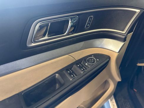 Used 2017 Ford Explorer XLT w/ Equipment Group 202A FWD image 17