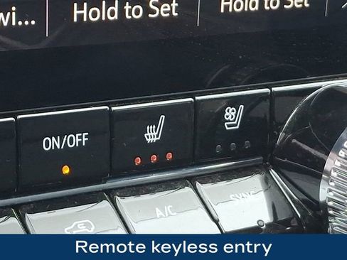 Used 2023 GMC Canyon Denali image 16