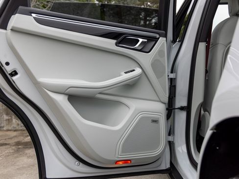 New 2025 Porsche Macan image 36