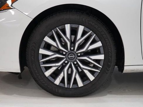 Used 2023 Nissan Altima 2.5 SV image 11