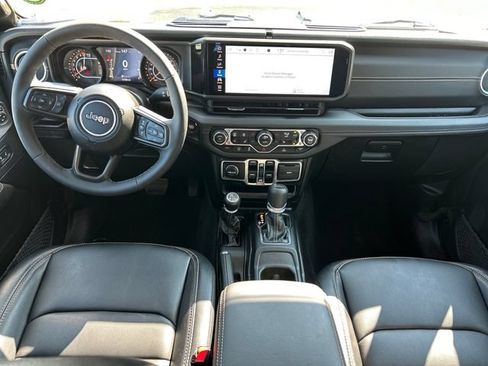 Used 2025 Jeep Gladiator Sport AWD/4WD image 18