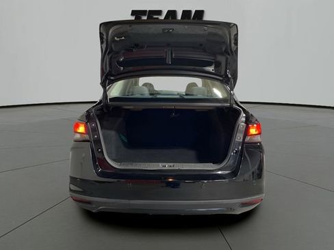 Used 2021 Nissan Versa SV FWD image 6