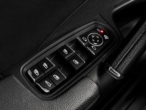 Used 2017 Porsche Cayenne AWD/4WD image 36