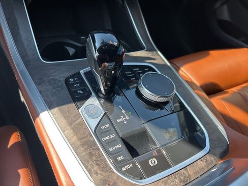 Used 2022 BMW X5 xDrive40i w/ Premium Package image 11