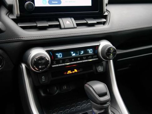 Used 2025 Toyota RAV4 XLE AWD/4WD image 5