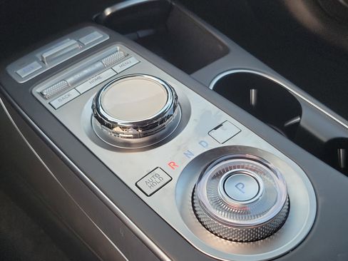 Certified 2024 Genesis GV70 2.5T w/ Select Package image 18