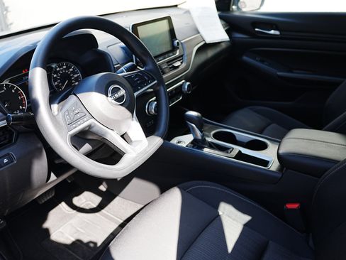 Used 2024 Nissan Altima 2.5 SV image 8