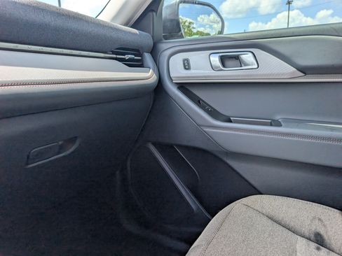 New 2026 Ford Explorer Active RWD image 29