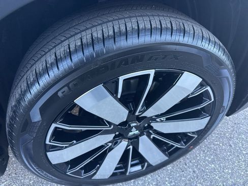 New 2026 Mitsubishi Outlander SE image 12