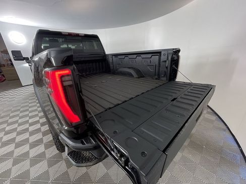 Used 2024 GMC Sierra 2500 AT4X image 27