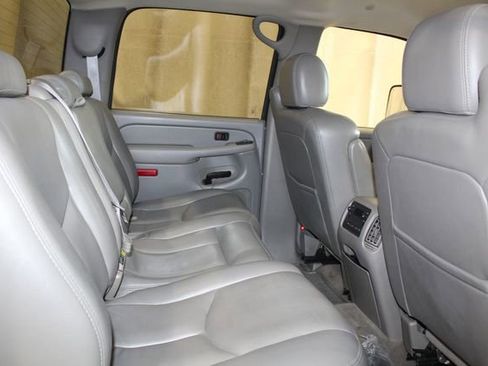 Used 2005 GMC Sierra 2500 SLT w/ Heavy-Duty Power Package image 18