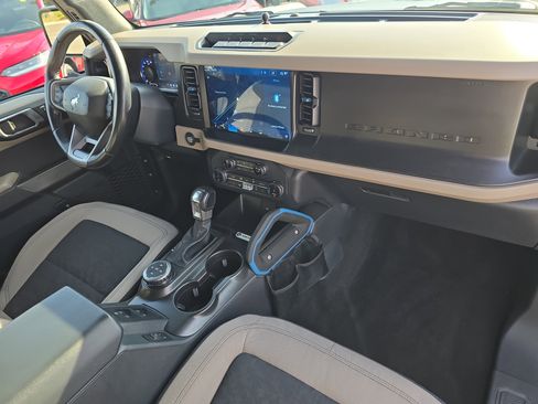 Used 2022 Ford Bronco Wildtrak image 13