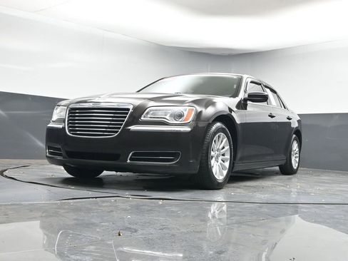 Used 2013 Chrysler 300 image 24