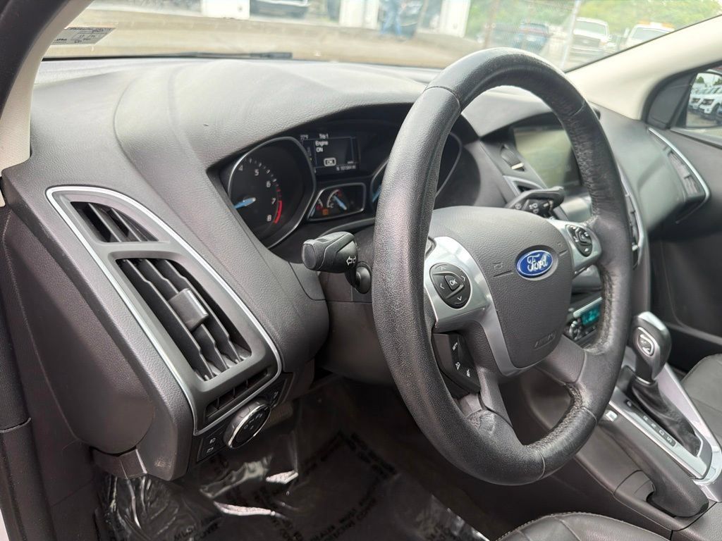 Used 2014 Ford Focus Titanium FWD image 21