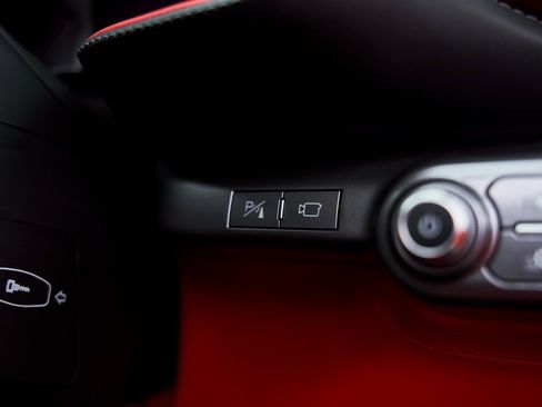Used 2022 Ferrari 812 GTS image 62