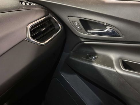 Used 2023 Chevrolet Equinox LT image 24