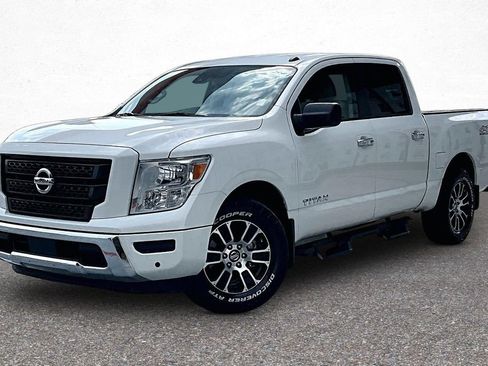 Used 2021 Nissan Titan SV w/ SV Convenience Package RWD image 4