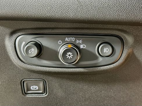 Used 2024 GMC Terrain AT4 AWD/4WD image 9