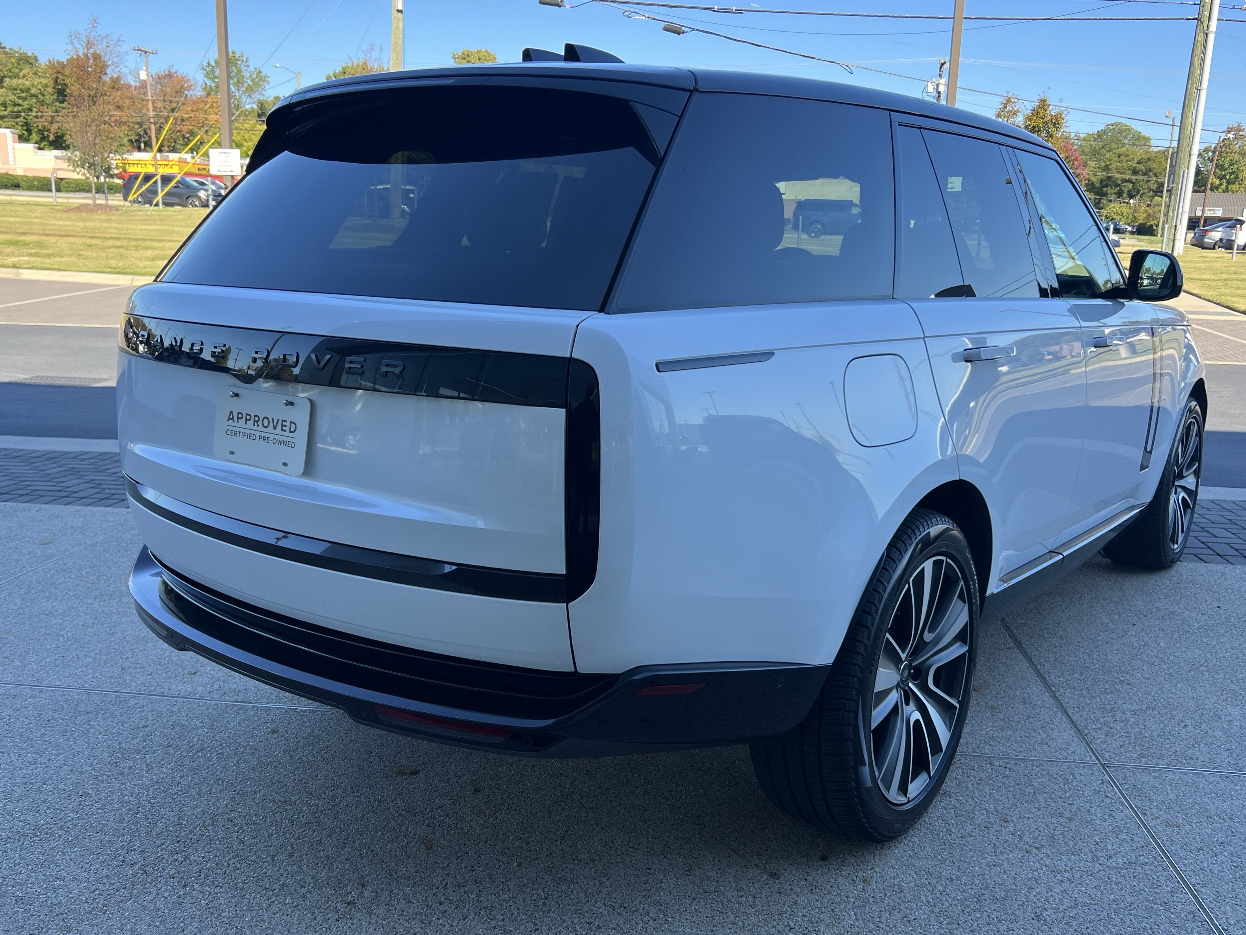 Certified 2025 Land Rover Range Rover SE AWD/4WD image 7
