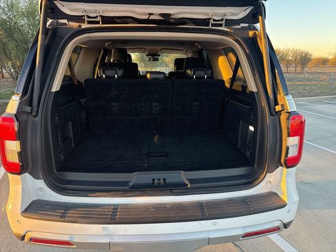 Used 2024 Ford Expedition Max XLT image 13