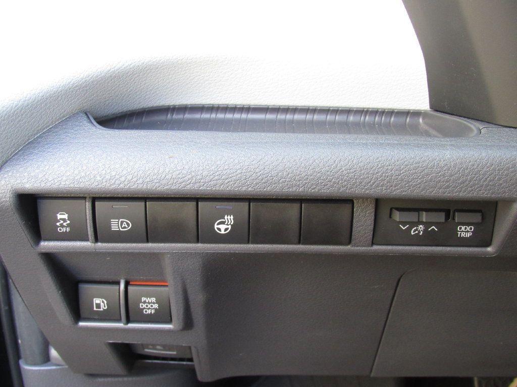 Used 2024 Toyota Sienna XSE AWD/4WD image 39