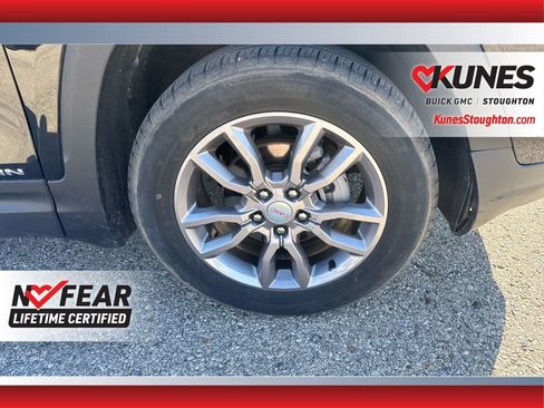 Used 2024 GMC Terrain SLT AWD/4WD image 14