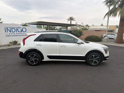 Used 2023 Kia Niro SX image 5