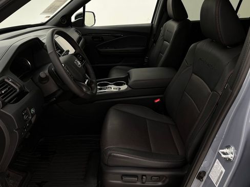 Used 2025 Honda Passport Black Edition image 11
