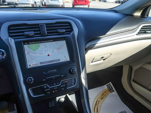 Used 2019 Ford Fusion SE image 32