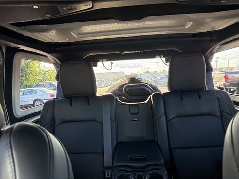 New 2025 Jeep Wrangler Unlimited Rubicon image 27