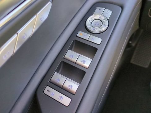 Certified 2025 Genesis GV80 2.5T Standard AWD/4WD image 22