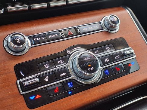 Used 2022 Lincoln Aviator Reserve w/ Equipment Group 201A RWD image 17