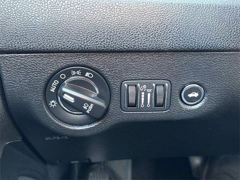 Used 2019 Chrysler 300 Limited w/ Safetytec Plus Group image 27