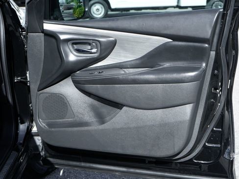 Used 2017 Nissan Murano SV image 34