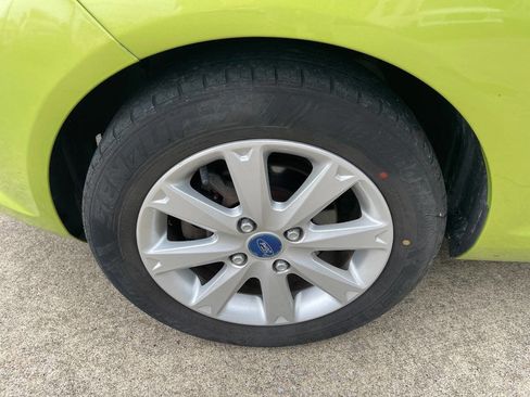 Used 2013 Ford Fiesta SE image 6