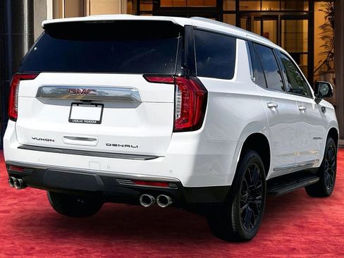 Used 2024 GMC Yukon Denali w/ Advanced Technology Package image 6