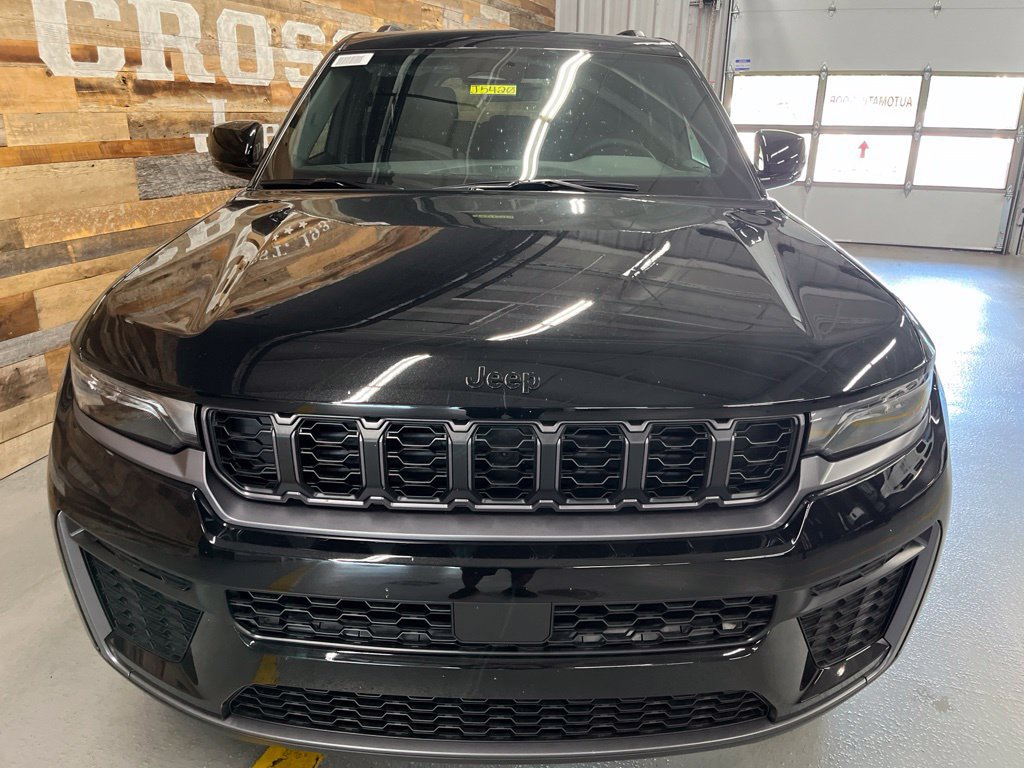 New 2026 Jeep Grand Cherokee Altitude AWD/4WD image 8