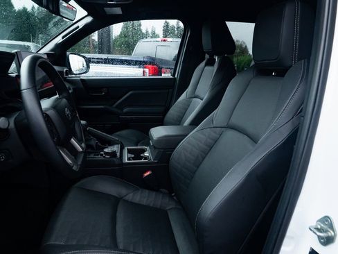 Used 2025 Toyota 4Runner TRD Off-Road Premium image 18