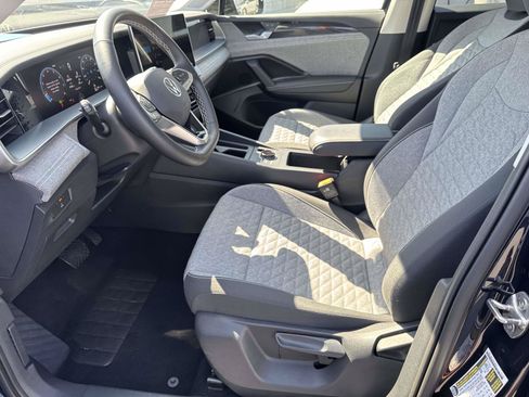 Certified 2025 Volkswagen Tiguan S AWD/4WD image 16