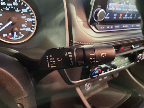 Used 2023 Nissan Rogue SV image 31