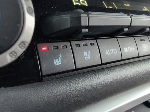 Used 2024 Toyota Sequoia Platinum image 9