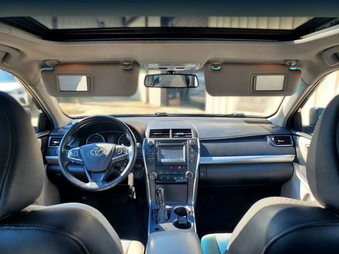 Used 2017 Toyota Camry SE w/ Moonroof Package FWD image 35