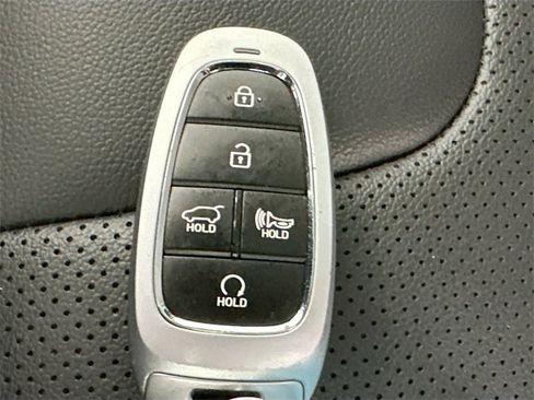 Used 2023 Hyundai Santa Fe SEL Premium image 18