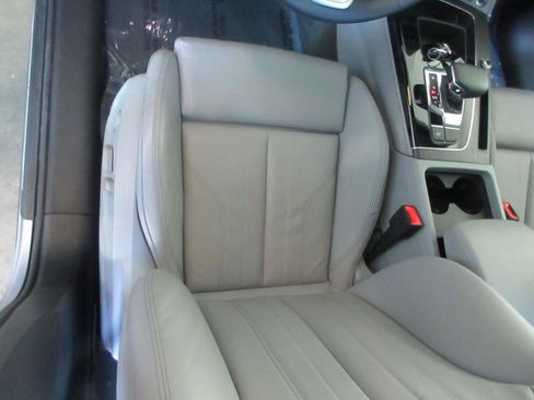 Used 2024 Audi Q5 2.0T Premium Plus w/ Premium Plus Package AWD/4WD image 11