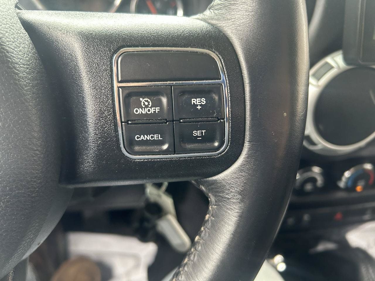 Used 2016 Jeep Wrangler Unlimited Sahara w/ Connectivity Group AWD/4WD image 19
