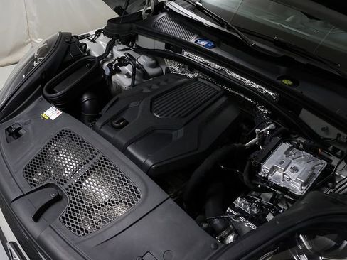 Used 2022 Porsche Macan Base image 39