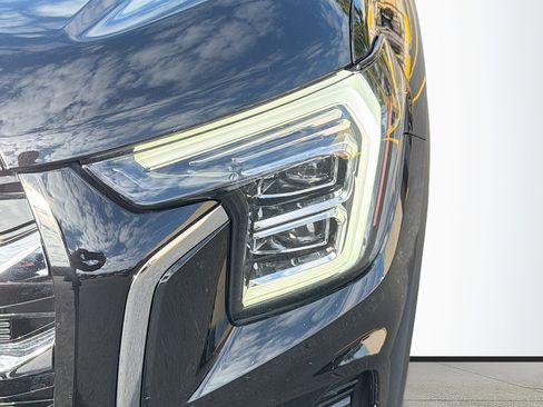 Used 2025 GMC Terrain Elevation image 10