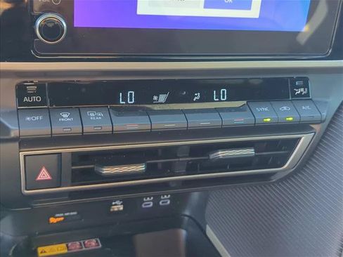 Used 2025 Toyota Camry SE FWD image 19
