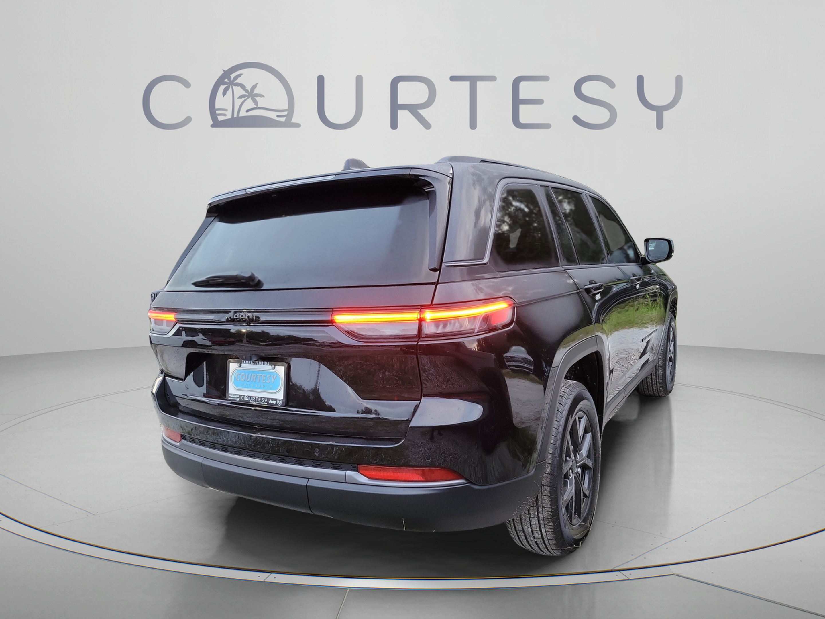 New 2027 Jeep Grand Cherokee Altitude RWD image 3