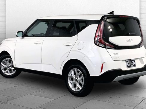 Used 2025 Kia Soul LX FWD image 11